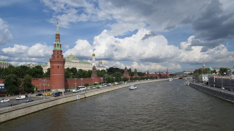 K (51) The walls of the Kremlin.JPG